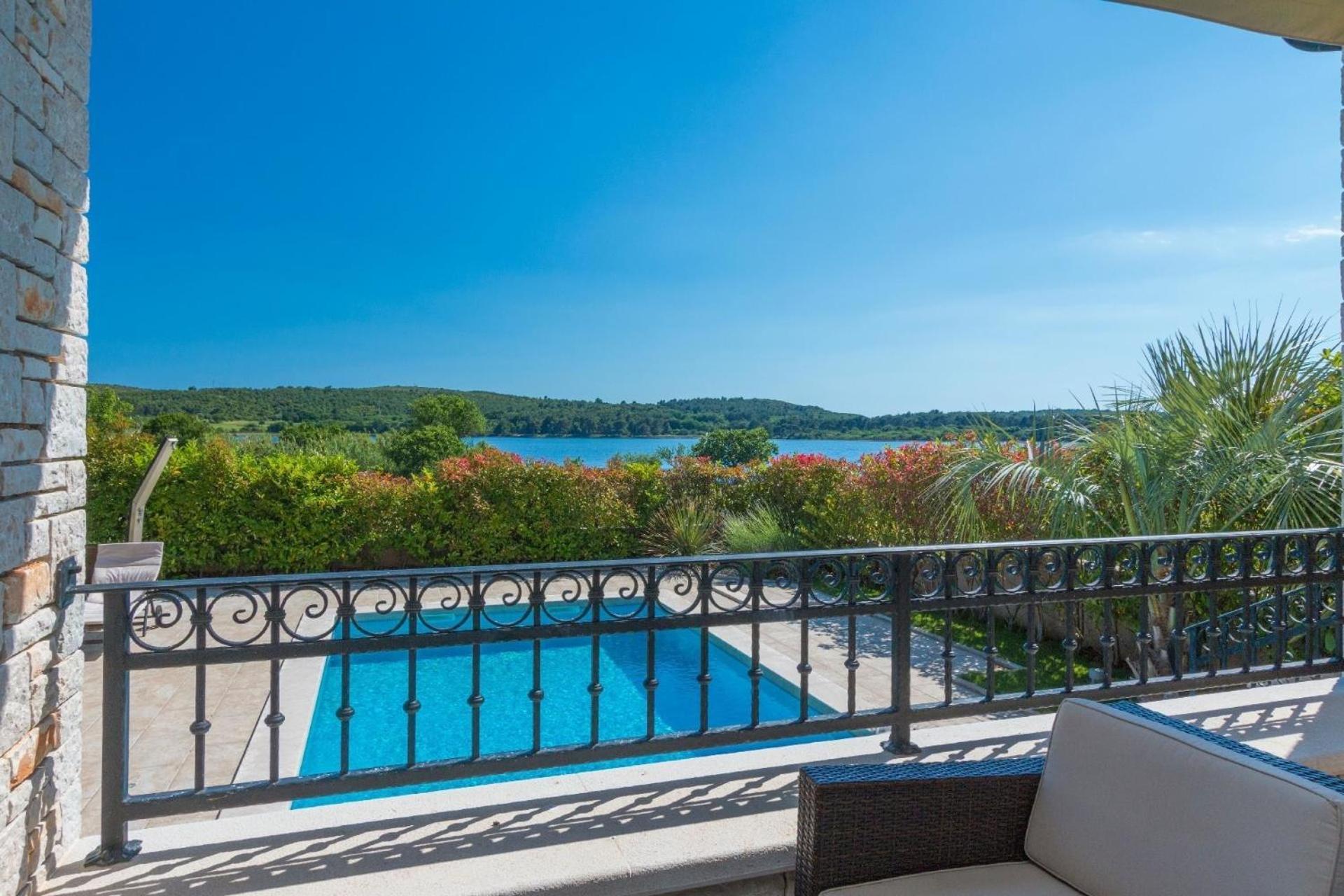 Ferienhaus In Pomer Mit Privatem Beheizten Pool Und Meerblick Zewnętrze zdjęcie